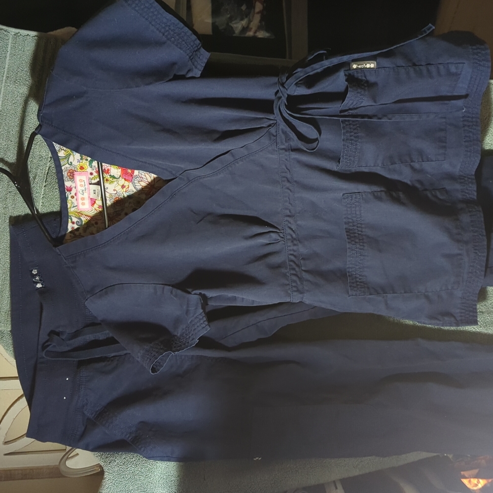 Koi scrubs xs top and bottom